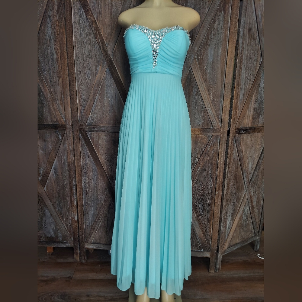 Speechless Strapless, Chiffon,Beaded, Prom Dress, US Size 2, Color Turquoise
